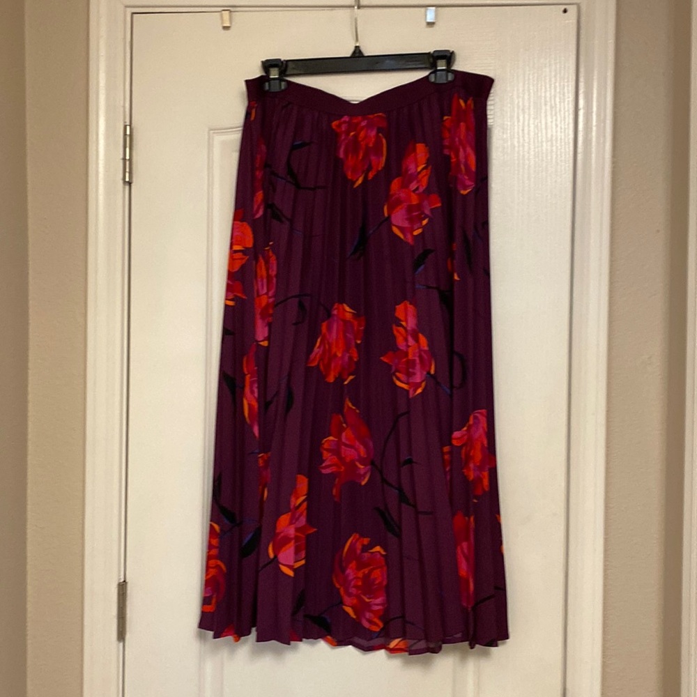 EUC A New Day (target) dark purple pleated skirt Size XL - pink/ orange flowers